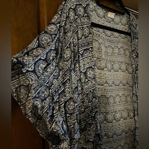 Vero Open Shawl Short Sleeve Navy Blue White Bohemian Boho Pattern